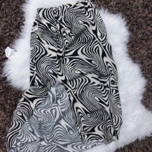 Black and white Skirt with slit